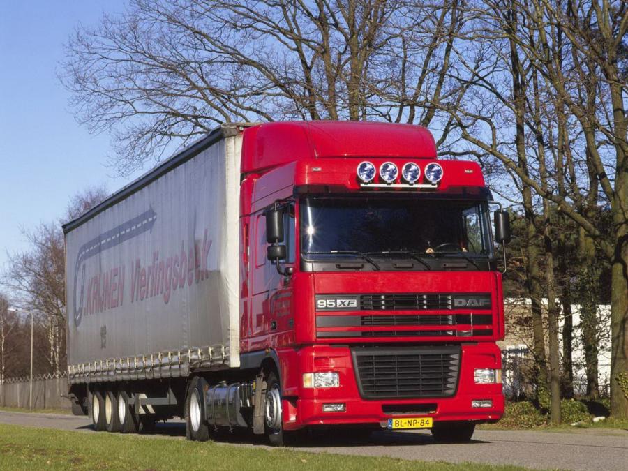  DAF 95XF 4x2 FT Space Cab 1997 года  (фото 1 из 3)
